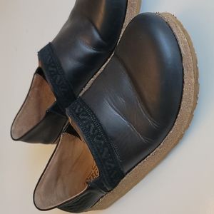 Stegmann black and tan clogs